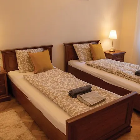 Theatroom Apartman *